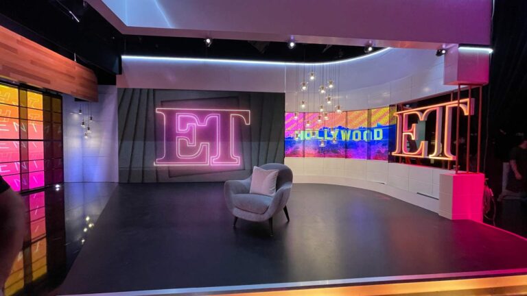 Entertainment Tonight Set